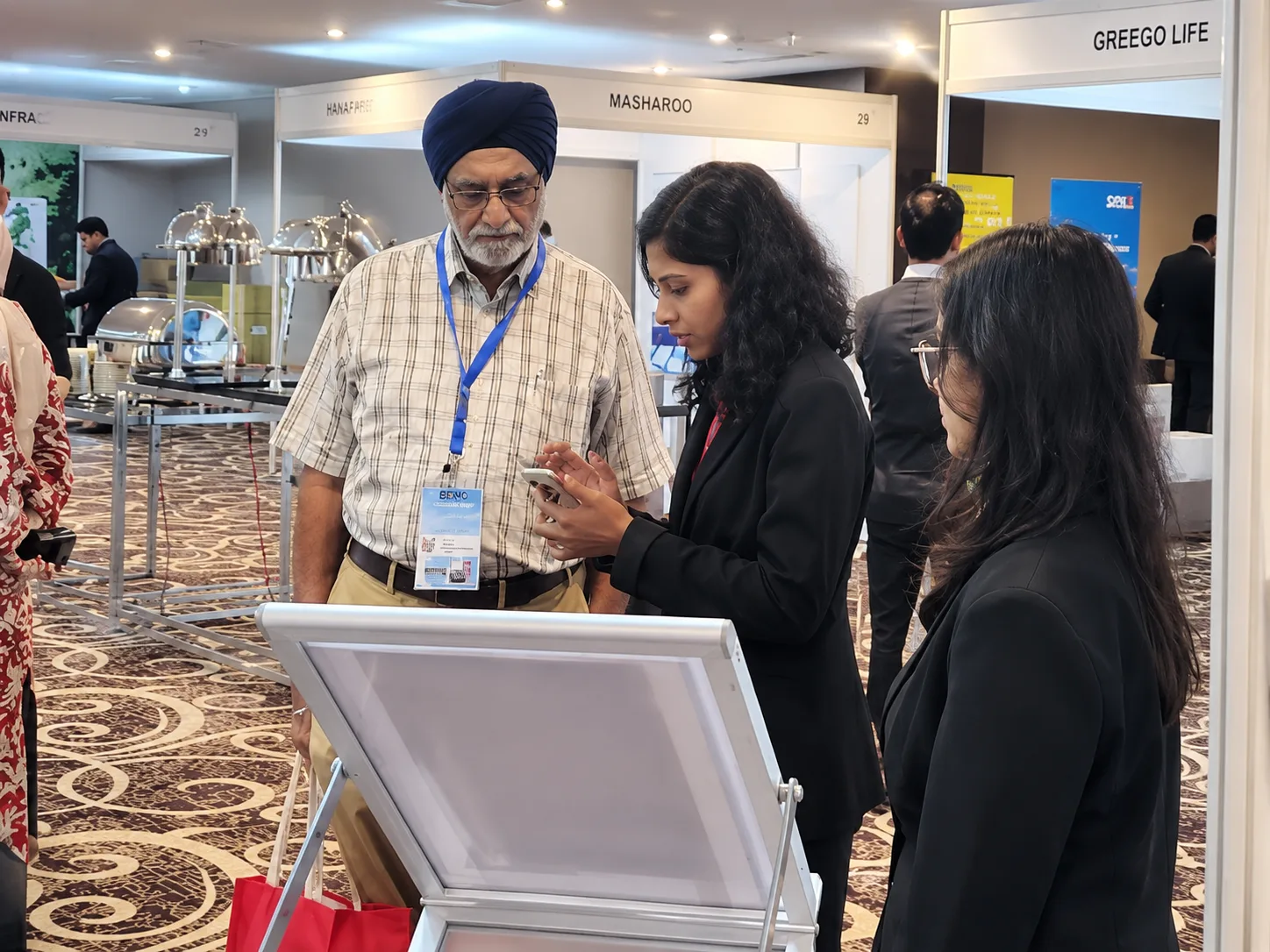 Focused Expo Floor Interaction 1